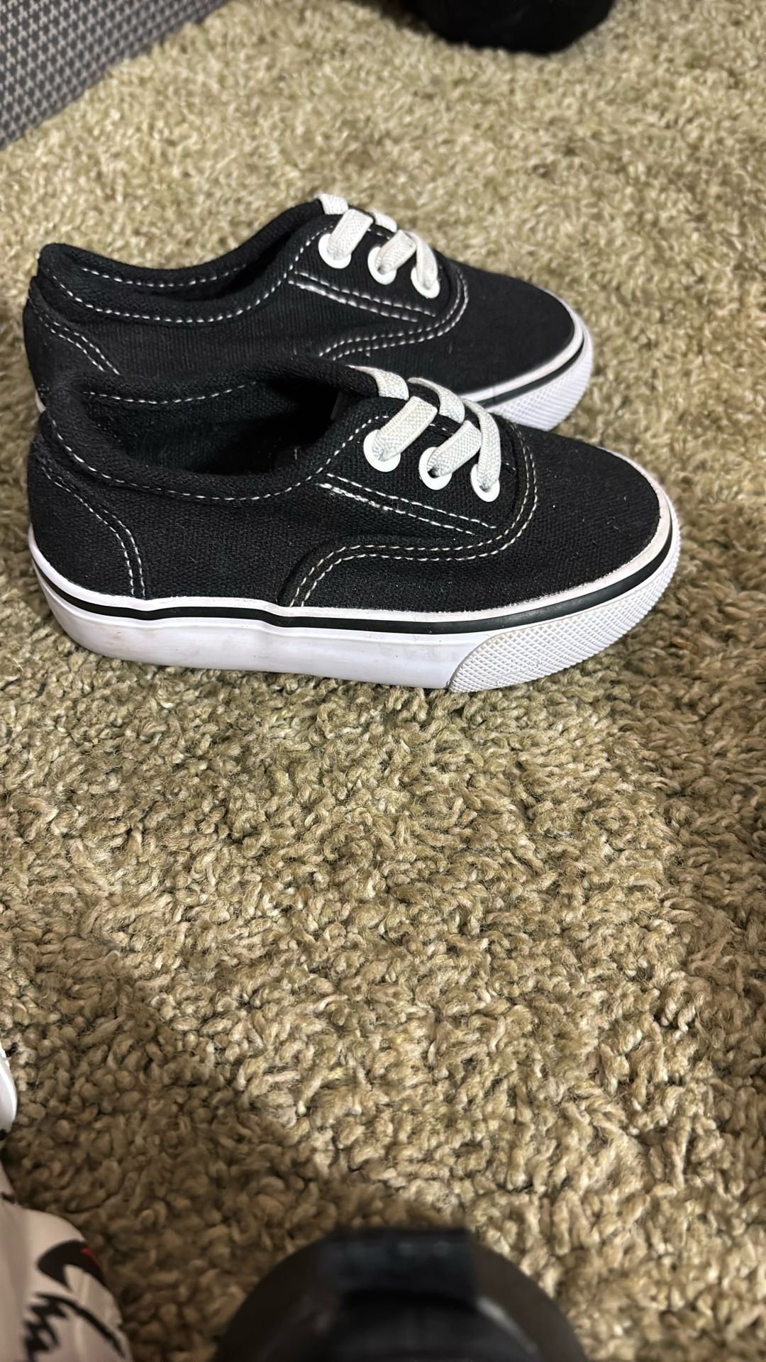 Van Look Alike All Black Size 5c