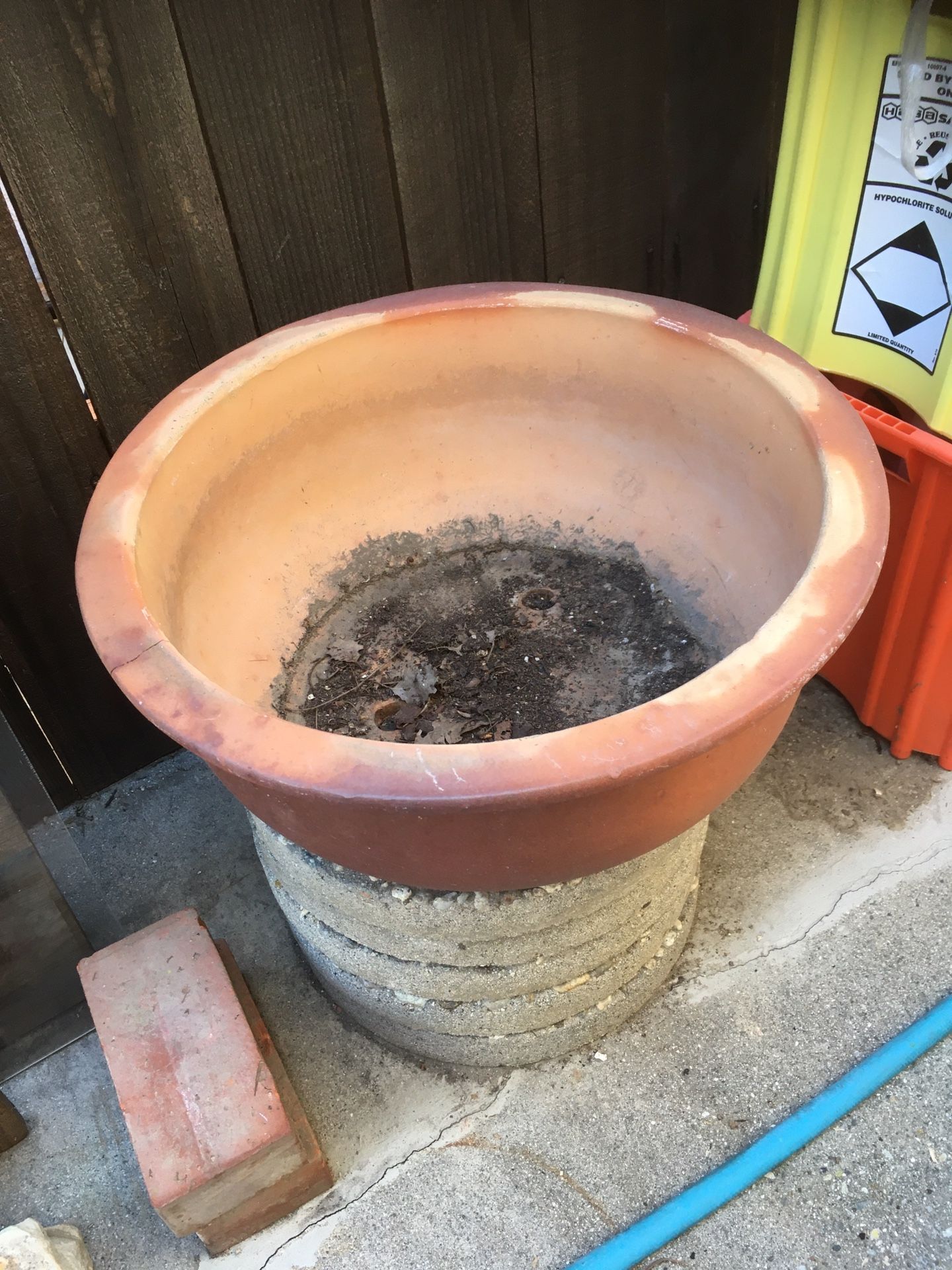 plant pot  nice heavy has obvious crack