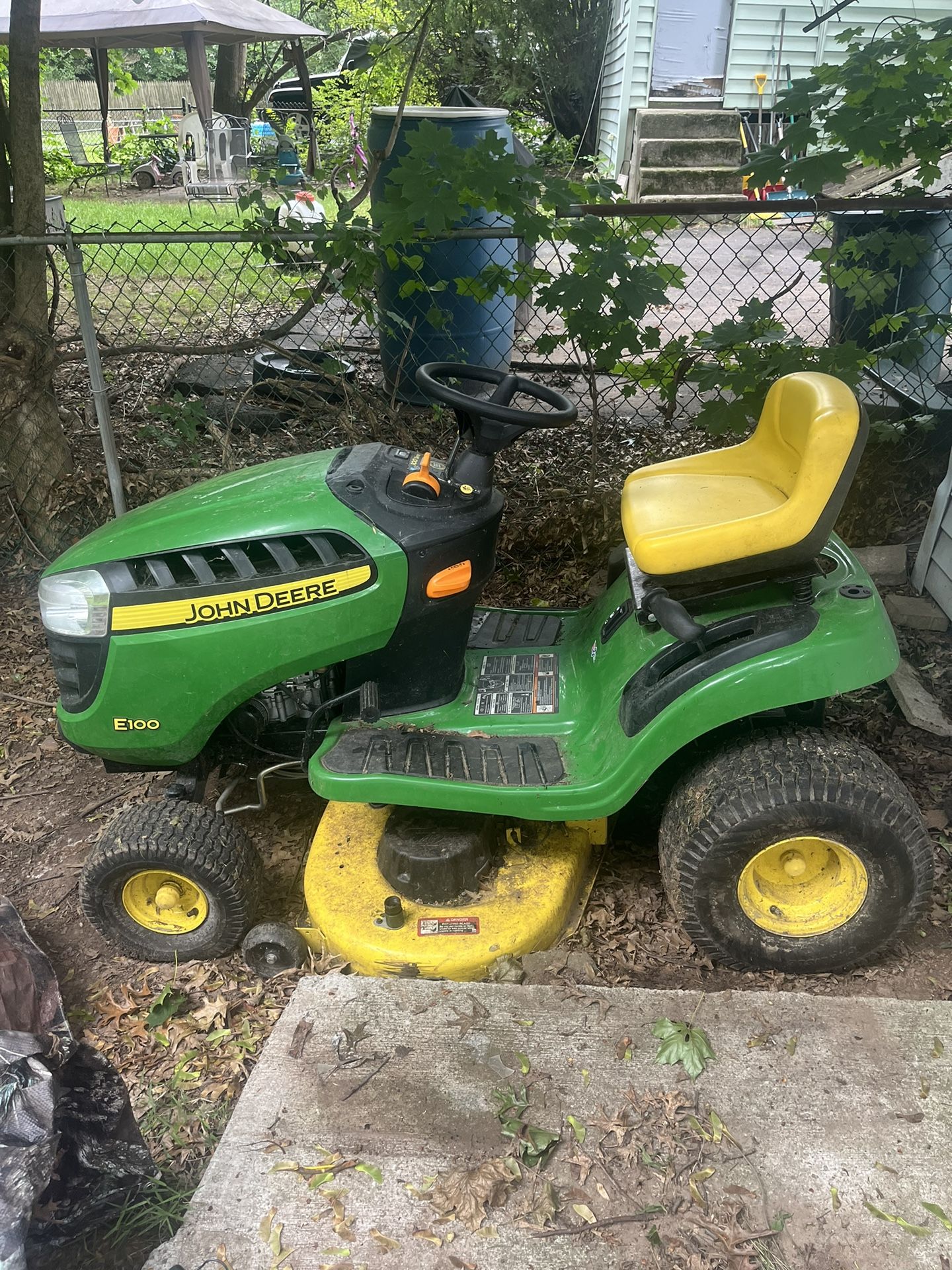 John Deer E-100 Series