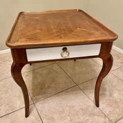 Beauitful Antique Accent End Table