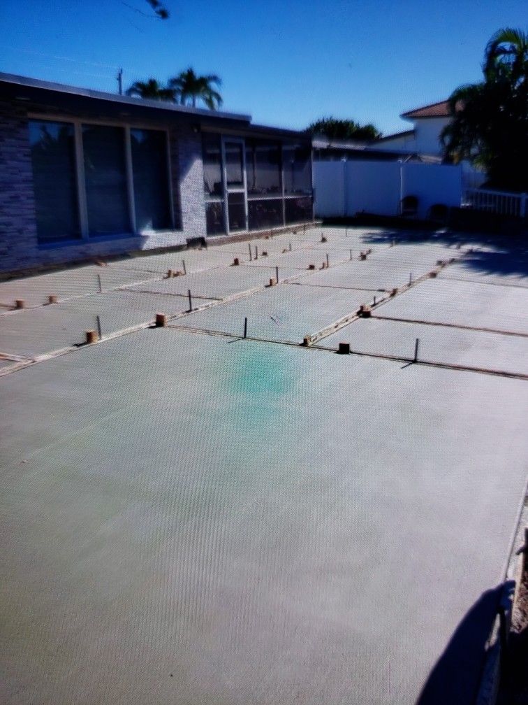 Need A New Driveway? We Do All Types At Good Prices Give Us A Call !!! We Offer Free Estimates⬛️ ⬜️ ✳️ 🏡