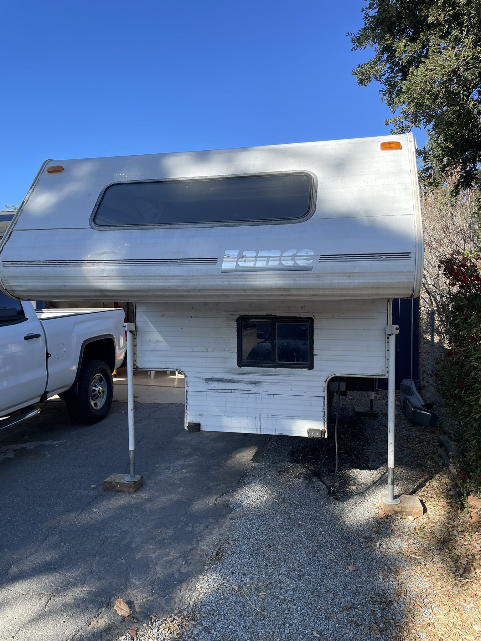 1994 Lance Camper 150 S Lite 8’6”