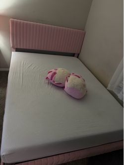Pink Queen Bed Fram