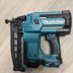 Makita 18V LXT Lithium-Ion 16-Gauge Cordless 2-1/2 in. Straight Finish Nailer (Tool Only