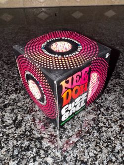 NeeDoh Fuzz Ball Pink