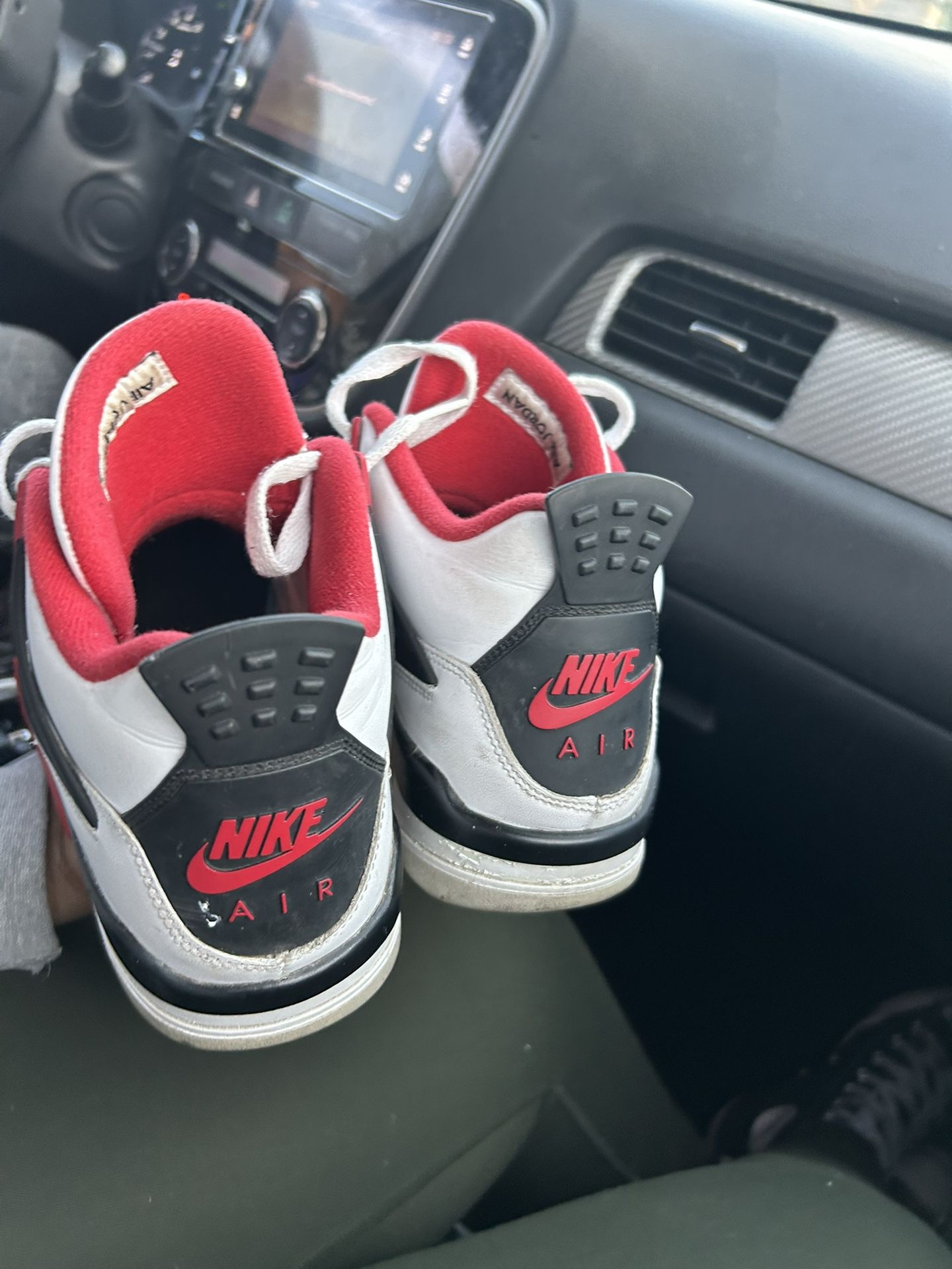 Air Jordan Retro 4s ‘Fire Red’ 2020 7y