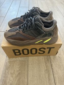 Yeezy 700 “Mauve”