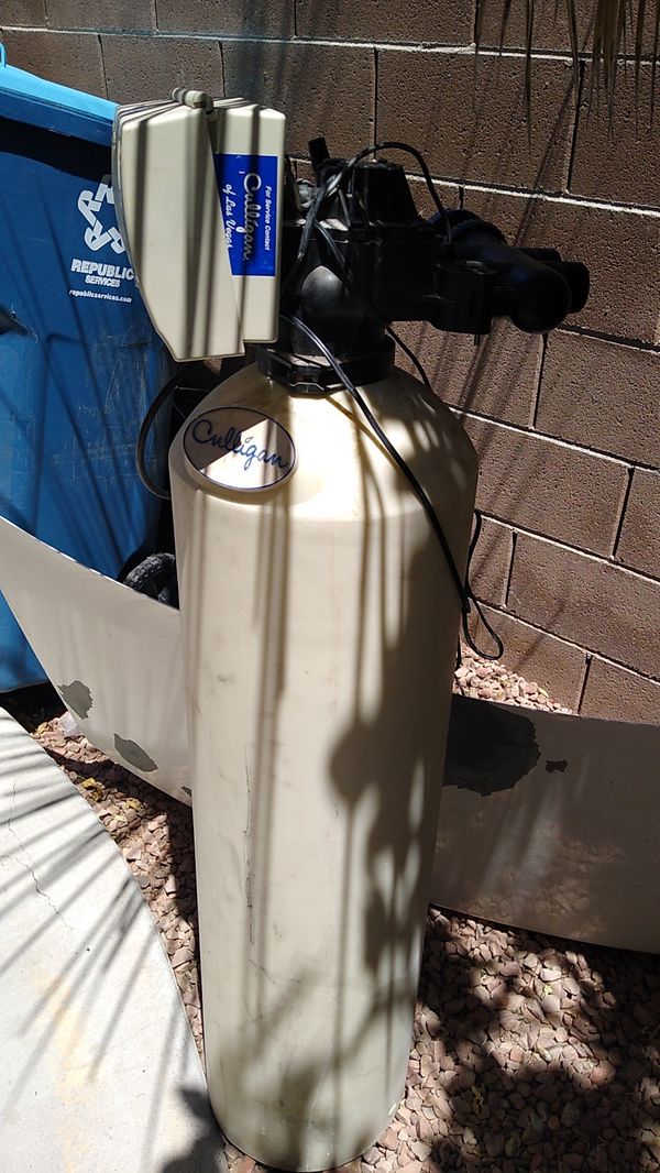 Culligan Water softener System. Works great for Sale in Las Vegas, NV