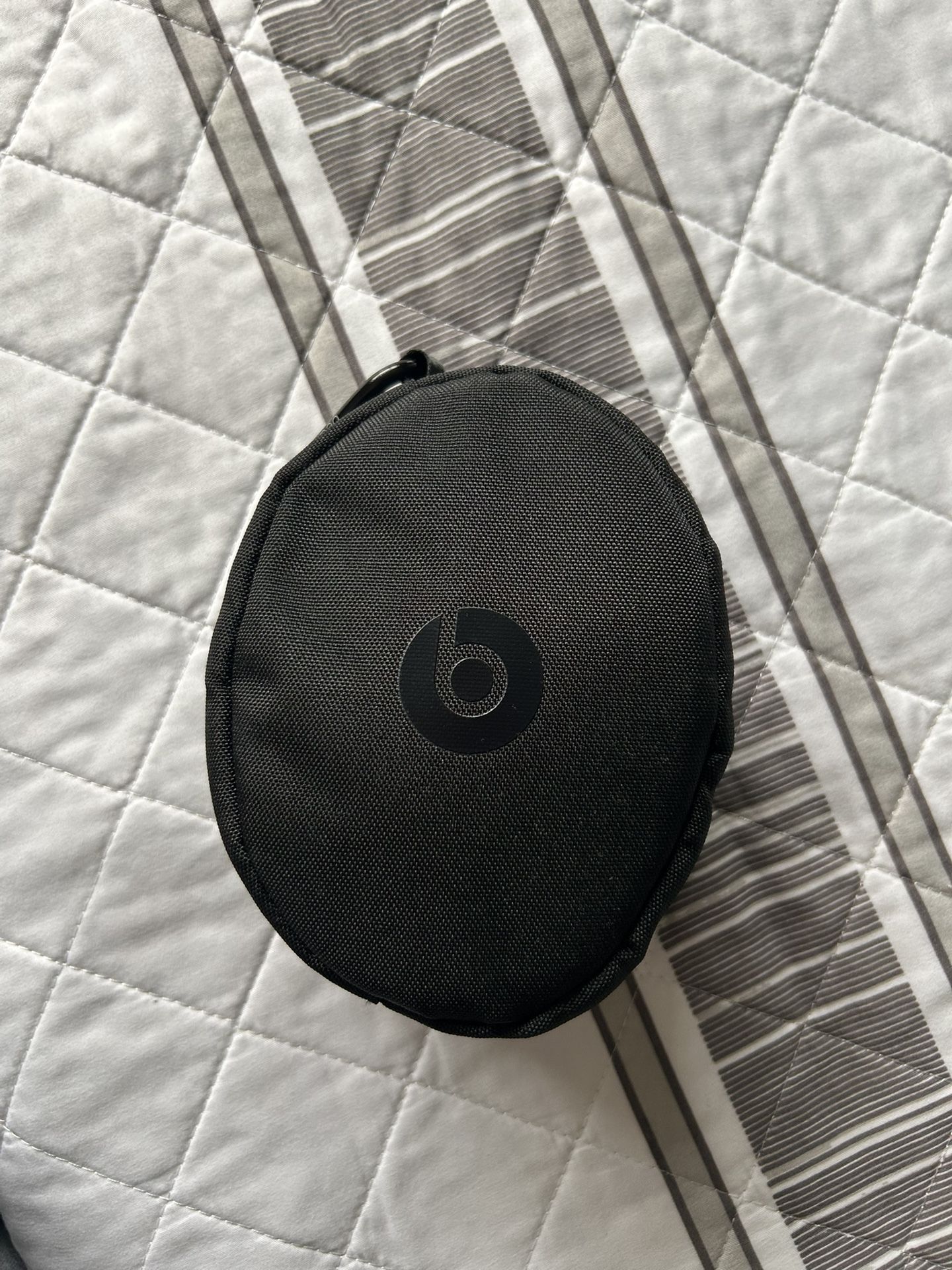 Beats Solo 3 w/ Case