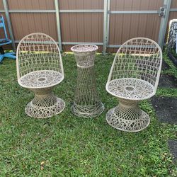 Furniture outdoor chairs & Plant Holder Kendall area