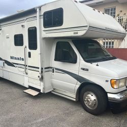 2002 Winnebago Minnie Winnie 31