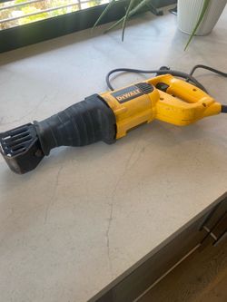 Dewalt Reciprocating  Saw 10 amp Corded 2800 RPM in perfect working condition