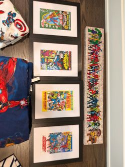 Avengers twin bed set+ art wall