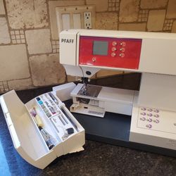 PFAFF  Expression Lifestyle 2022 IDT Computerized Sewing Machine