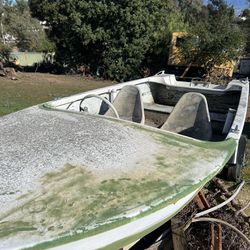 Vintage Boat $400 and trailer Weekend Project