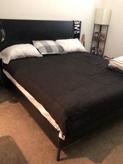 🛏️ Bed Set for Sale – $300 OBO - Cali King 👑