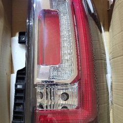 TAIL LIGHT GMC YUKON