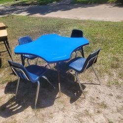 Kids Table &chairs 