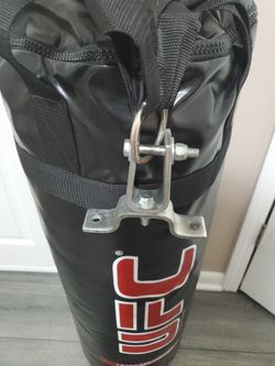 Boxing Bag ( Like New )