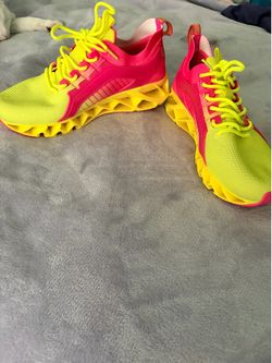 Women’s blade running sneakers new