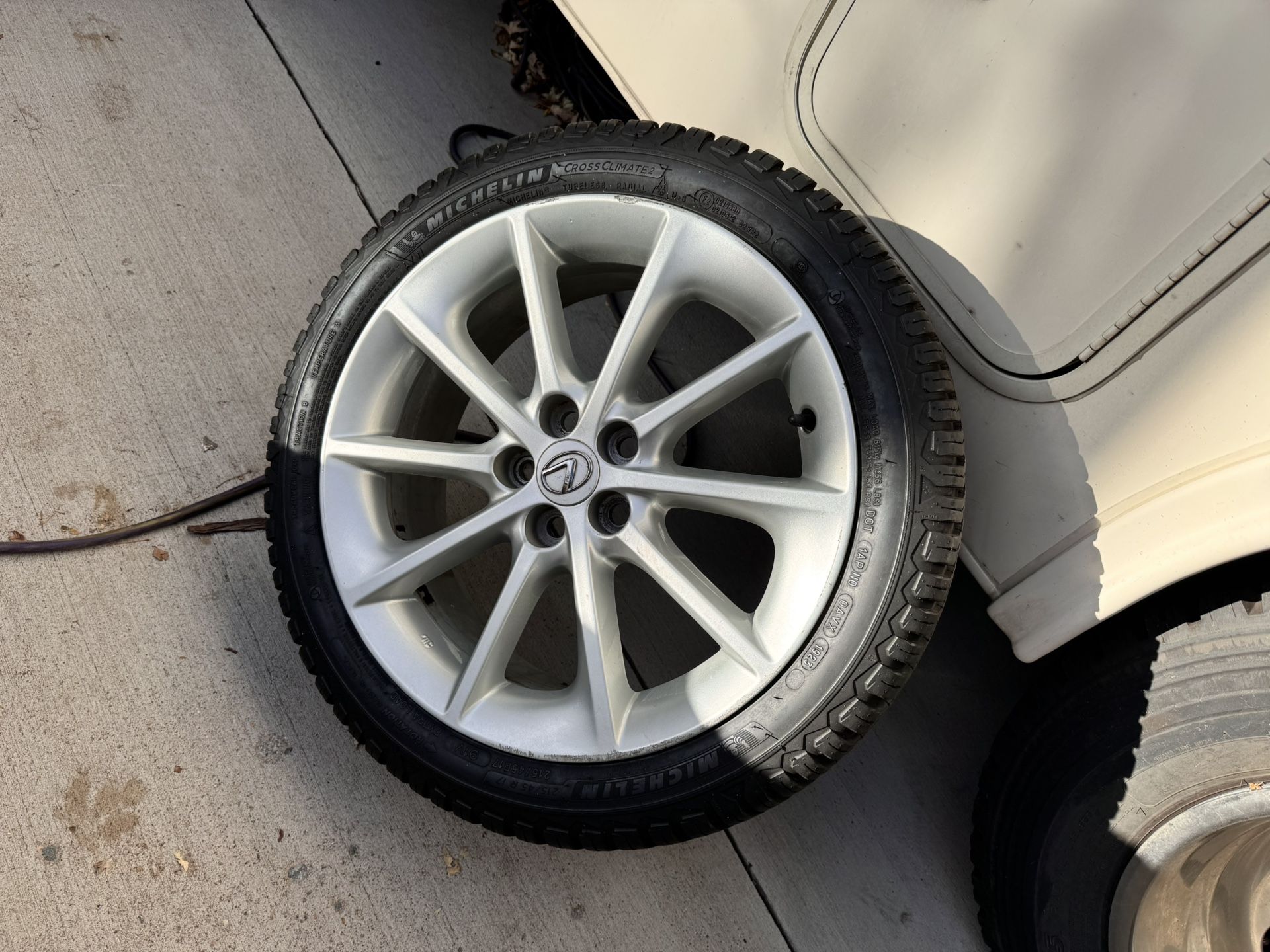 Single (1) Lexus CT200h wheel 215 45 17 Michelin CrossClimate tire