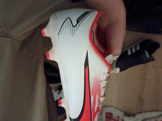 PUMA Ultra Play FG/AG Soccer Cleats White/Fire Orchid Size 11 Men's 107423-01