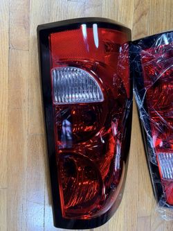 2003–2006 Chevy Silverado Tail Lights Pair Red/Clear CV-816