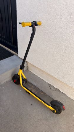 Segway Ninebot ZING E8 Electric Scooter - Works Great - No Charger