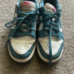 Women’s Nike Dunks Size 8