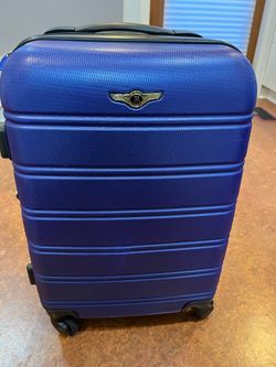 Rockland Melbourne Carry-On 20” Luggage