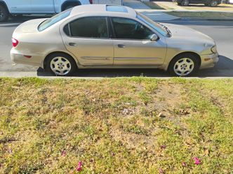 2001 Infiniti i30 4-Door Sedan Gold