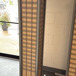Merchandising Rack W/Hooks