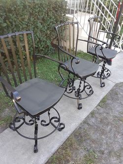 3 heavy duty bar stools great condition