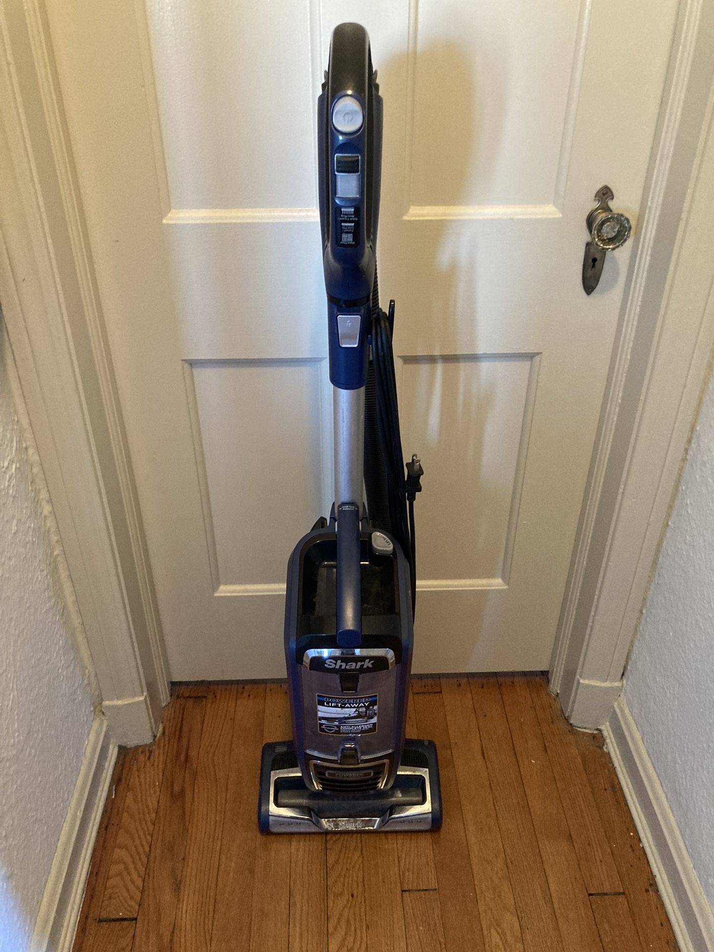 Shark Rotator Powered Lift Away Refurbished Bagless Upright Vacuum- Free Delivery!