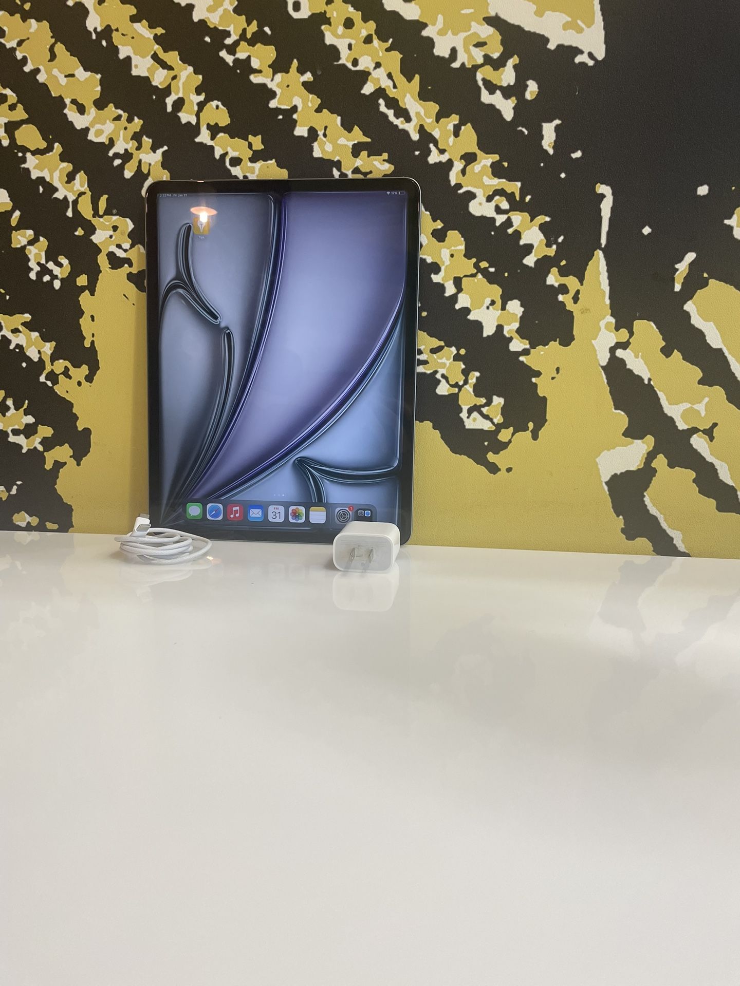 iPad Air 13’ M2 Chip 6th Gen ( 2024) WiFi (Non Cellular) 128 GB - Grey/Silver