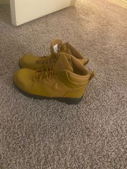 Nike Manoa LTR Boots Size 7Y
