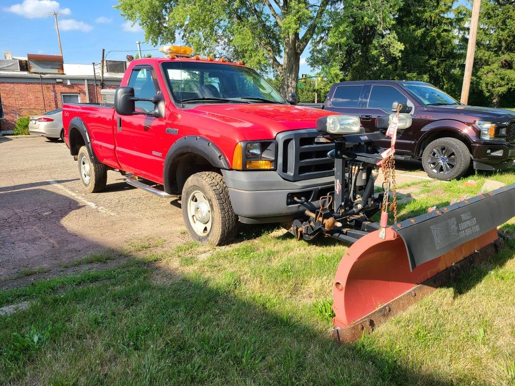 Ford F-350 [ONLY 60k MILES]