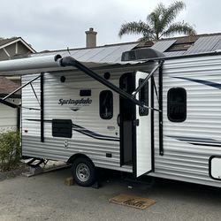 20’ Keystone Travel Trailer With Slide Out