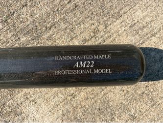 Marucci AM22 Pro Maple Bat 33" - Great Shape