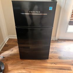 Microwave & Refrigerator 