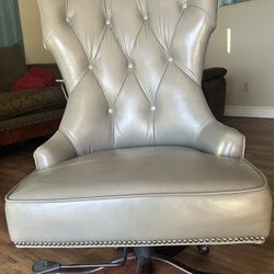Hooker Furniture Swivel Chair