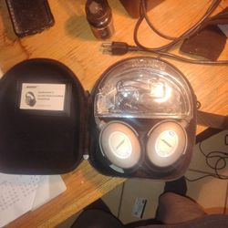Boise Acoustic Nosie Cancelling Headphones 