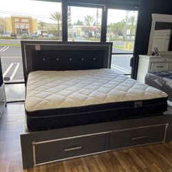 Lodanna Gray Queen Panel Bed w/ LED & 2 Storage Drawers