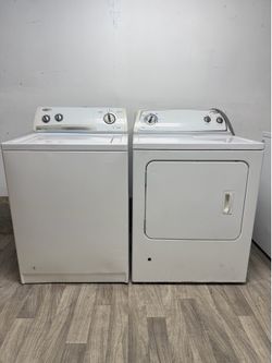 Whirlpool washer and gas dryer laundry set