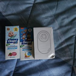 Toddler Paste Dispenser And Cushioned Belt For Head