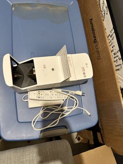 LG HF85LA Shortthrow Projector w/ Fixed 95” Screen