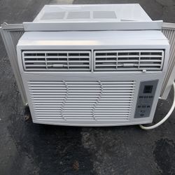 Very Good Condition GE Air Conditioner 
