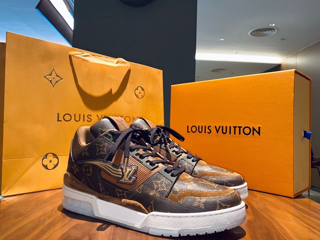 LV fly sneakers