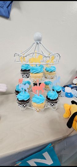 Carousel cupcake stand
