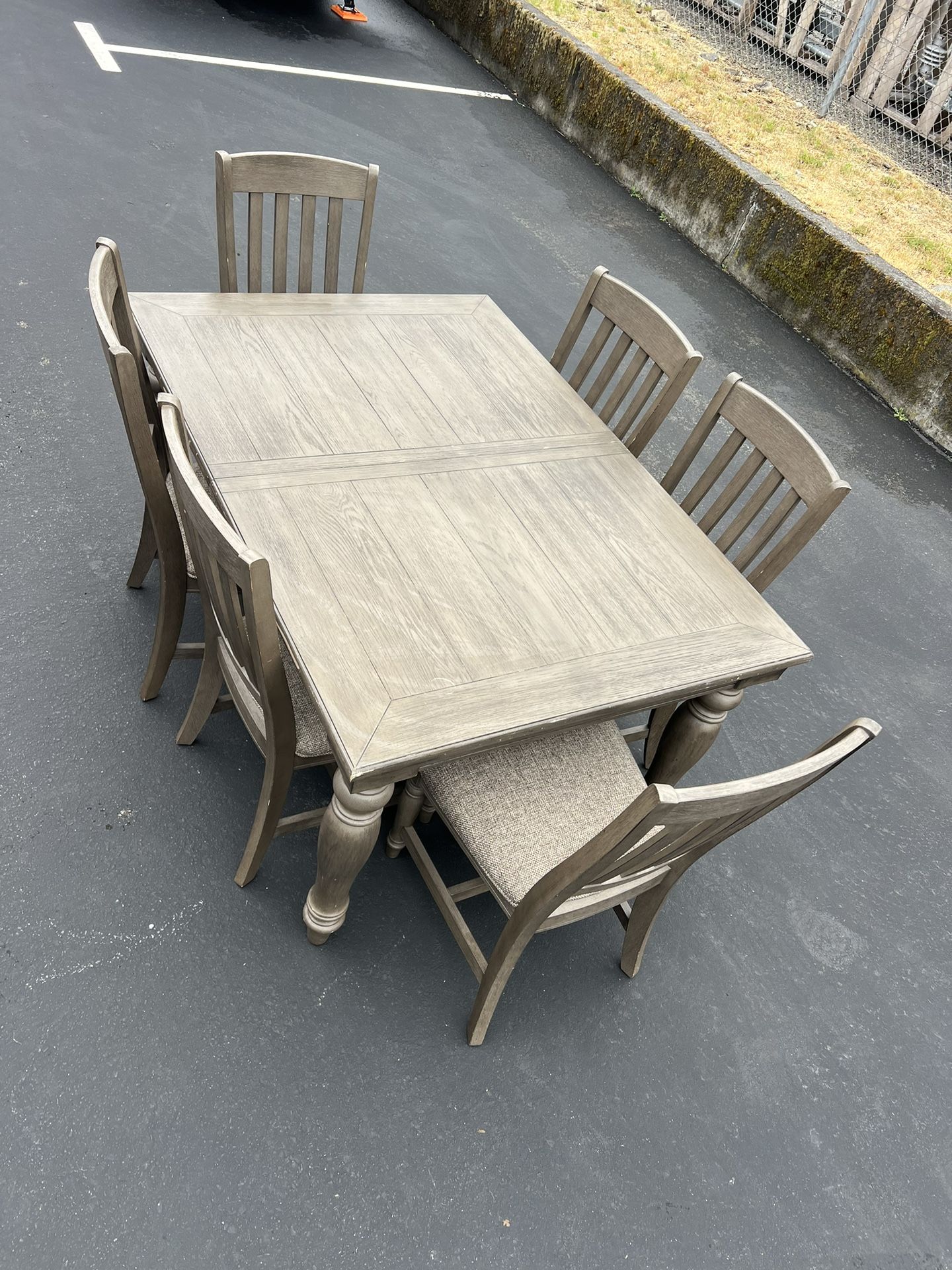 Dining room table, 6 chairs